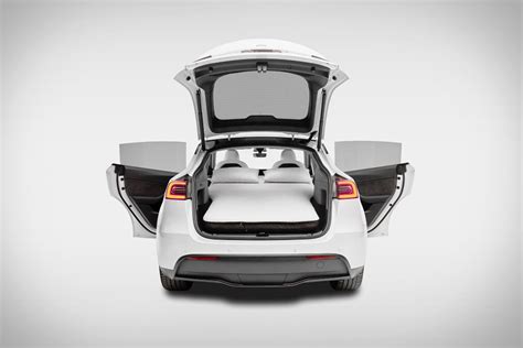 Snuuzu Inflatable Tesla Model 3 & Y Bed .